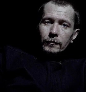 Gary Oldman by Gavin Evans 1998 (8).jpg
