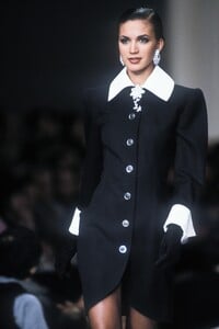 Jean Louis Scherrer 1991 FW 63.jpg