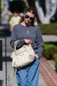 olivia-jade-balenciaga-chic-on-melrose-place-0.jpg