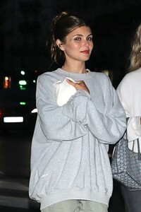 olivia-jade-debuts-casual-cool-in-paris-night-out-3.jpg