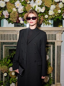 olivia-jade-in-black-coat-and-sunglasses-at-monique-lhuillier-bridal-show-new-york-2025-2.jpg