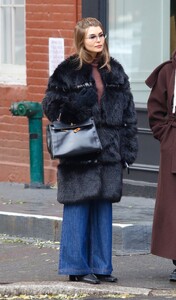 olivia-jade-in-fur-coat-and-jeans-in-new-york-city-december-2025-0.jpg
