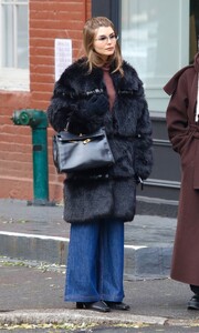 olivia-jade-in-fur-coat-and-jeans-in-new-york-city-december-2025-3.jpg