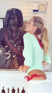 [2026.03.04] lindsaydemyan's2026-3-5-1.25.944 story.jpg