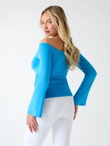 JTerry - Guess - Off-shoulder top #3_W6GP33K3242-A74O-ALT3.jpg