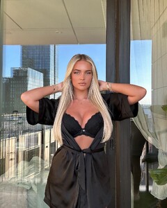 MaryBedford - IG - 350570772 - 2023-06-01_1440x1800.jpg