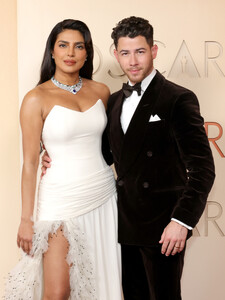 Priyanka_Chopra_attends_the_98th_Oscars_at_Dolby_Theatre_in_Hollywood2C_California_282229.jpg