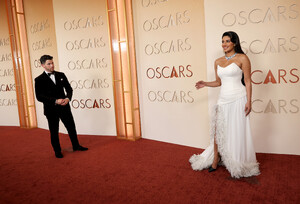 Priyanka_Chopra_attends_the_98th_Oscars_at_Dolby_Theatre_in_Hollywood2C_California_282329.jpg