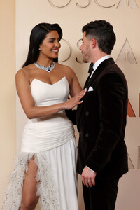 Priyanka_Chopra_attends_the_98th_Oscars_at_Dolby_Theatre_in_Hollywood2C_California_282729.jpg