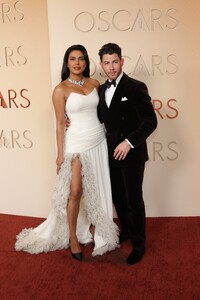 Priyanka_Chopra_attends_the_98th_Oscars_at_Dolby_Theatre_in_Hollywood2C_California_285229.jpg