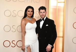 Priyanka_Chopra_attends_the_98th_Oscars_at_Dolby_Theatre_in_Hollywood2C_California_285929.jpg