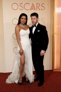 Priyanka_Chopra_attends_the_98th_Oscars_at_Dolby_Theatre_in_Hollywood2C_California_287129.jpg