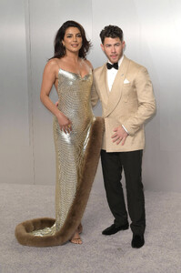 TAWFIK-_Priyanka_at_Vanity_Fair_Oscar_Party_282929.jpg