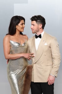 TAWFIK-_Priyanka_at_Vanity_Fair_Oscar_Party_283129.jpg