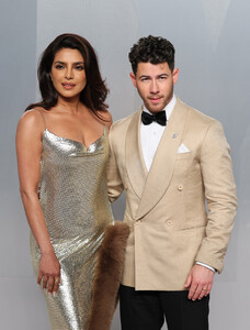 TAWFIK-_Priyanka_at_Vanity_Fair_Oscar_Party_28329.jpg