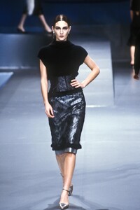 Valentino 1998 Women RTW 13.jpg