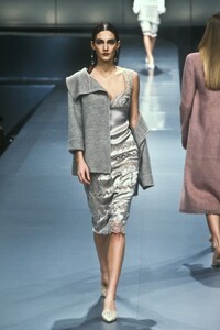 Valentino 1998 Women RTW 26.jpg