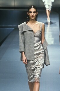 Valentino 1998 Women RTW 27.jpg