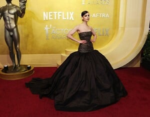 sofia-carson-at-actor-awards-los-angeles-2026-9.jpg