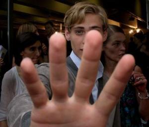 post-2379-1146260595_thumb.jpg